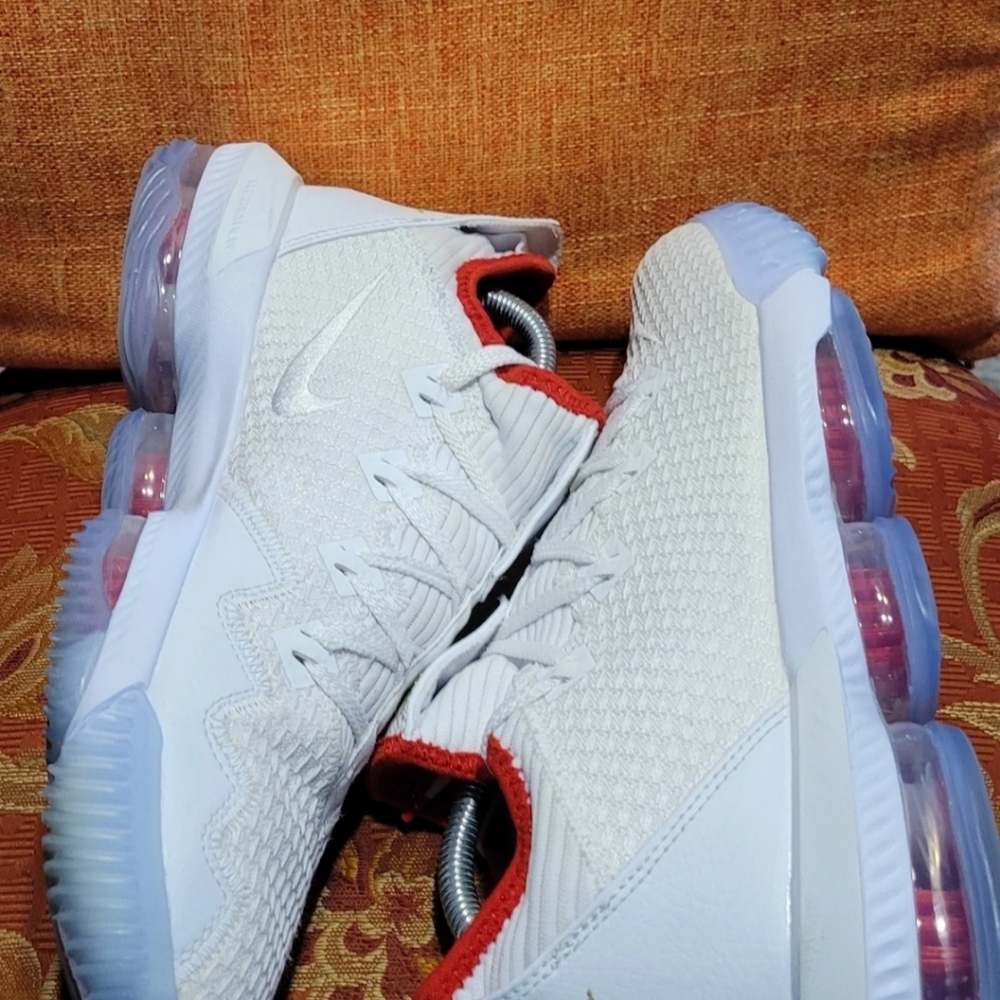 LeBron 16 Low